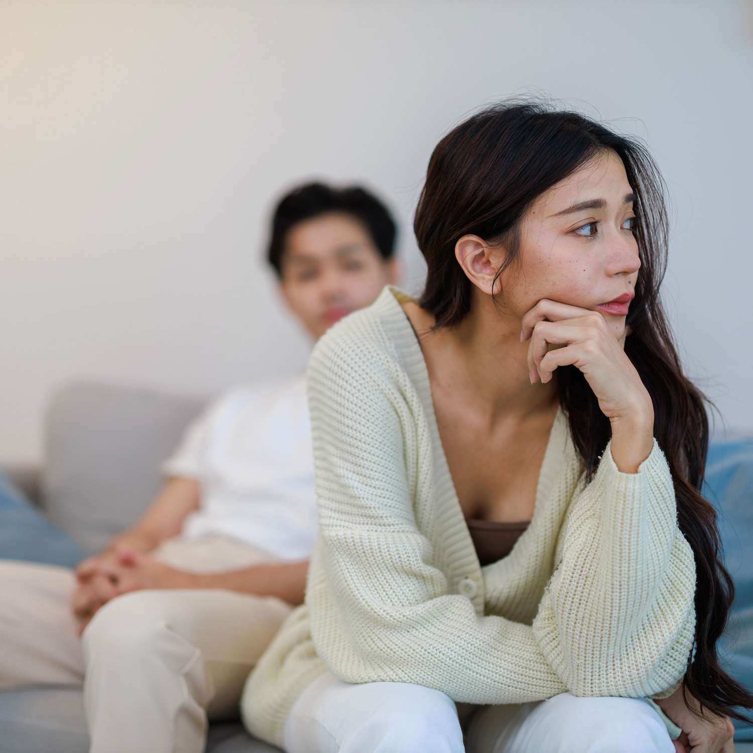 10 dấu hiệu phụ nữ ngoại tình - từ hành động đến chuyện chăn gố 1 dấu hiệu phụ nữ ngoại tình